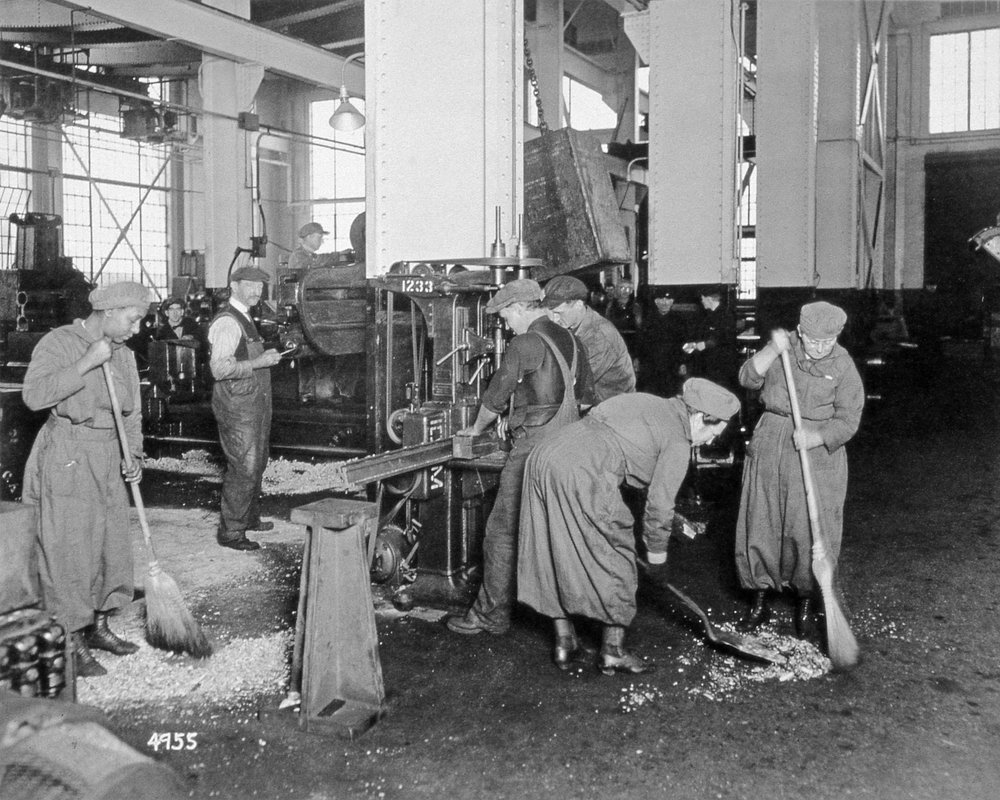 第一次世界大戦中の女性工場労働者、1917年頃